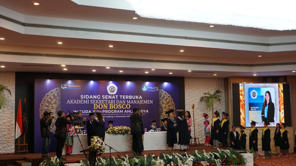 Wisuda Akademi Sekretari dan Manajemen Don Bosco